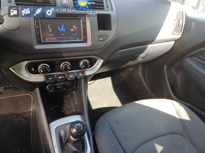 Kia Rio III 1.2 CVVT 16V Vehículo de desguace (2013, Blanco)