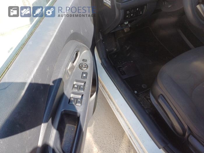 Kia Rio III 1.2 CVVT 16V Vehículo de desguace (2013, Blanco)