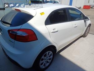 Kia Rio III 1.2 CVVT 16V Vehículo de desguace (2013, Blanco)