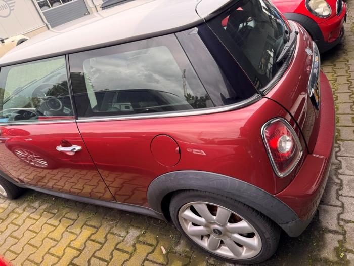 Mini Mini 1.6 16V Cooper Vehículo de desguace (2007, Oscuro, Metálico, Rojo)