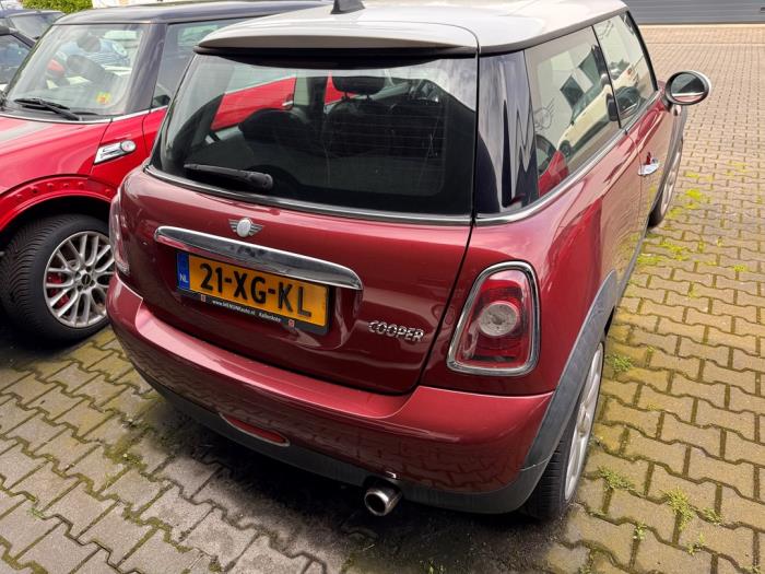 Mini Mini 1.6 16V Cooper Vehículo de desguace (2007, Oscuro, Metálico, Rojo)
