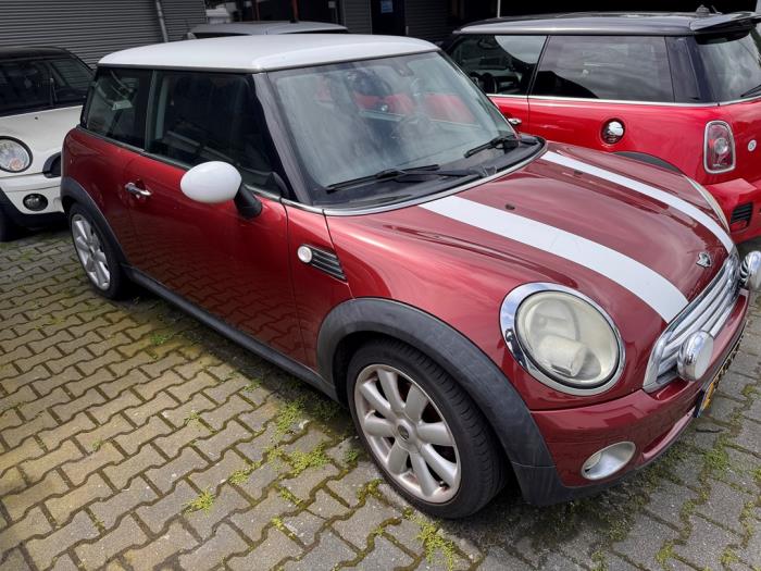 Mini Mini 1.6 16V Cooper Vehículo de desguace (2007, Oscuro, Metálico, Rojo)