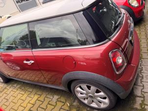 Mini Mini 1.6 16V Cooper Vehículo de desguace (2007, Oscuro, Metálico, Rojo)