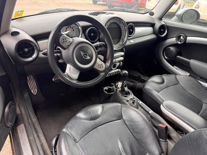 Mini Mini 1.6 16V Cooper S Vehículo de desguace (2007, Metálico, Oscuro, Gris plateado, Plateado)