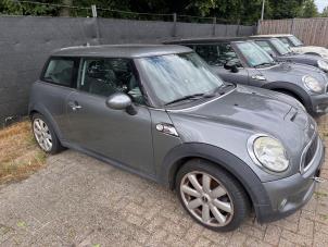 Mini Mini 1.6 16V Cooper S Vehículo de desguace (2007, Metálico, Oscuro, Gris plateado, Plateado)