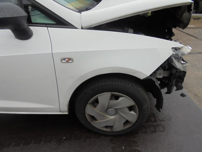 Seat Ibiza IV 1.6 TDI 90 Épave (2011, Blanc)