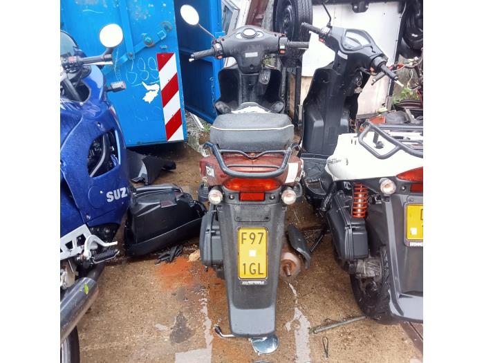 Kymco Agility Skuter (Samochód złomowany, 2012, Granit)