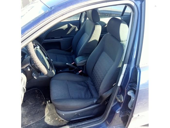 Ford Mondeo III 1.8 16V Schrottauto (2002, Blau)