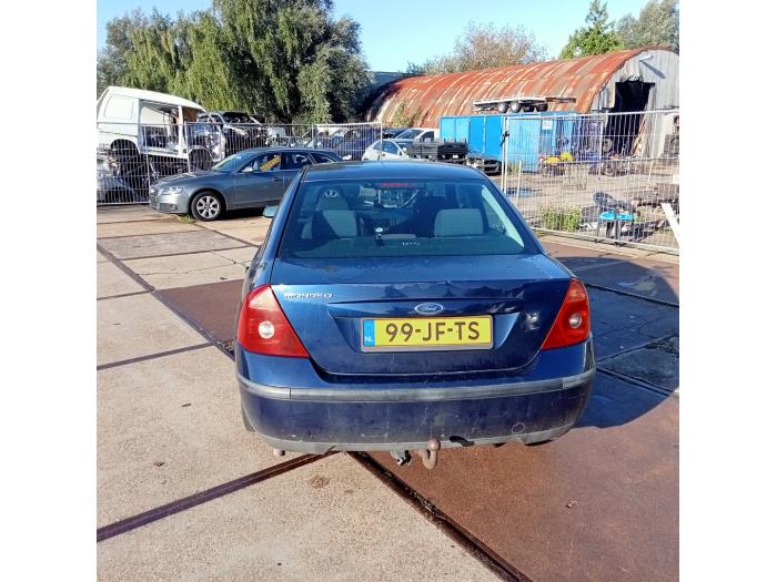 Ford Mondeo III 1.8 16V Schrottauto (2002, Blau)