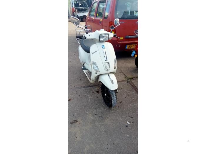 Piaggio Schrottauto (2012, Granit)