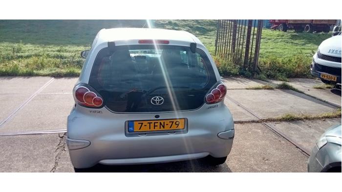 Toyota Aygo 1.0 12V VVT-i Schrottauto (2011, Grau)