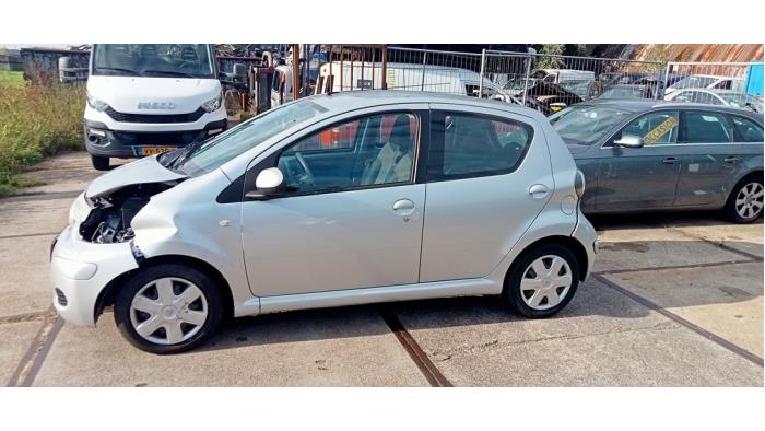 Toyota Aygo 1.0 12V VVT-i Schrottauto (2011, Grau)