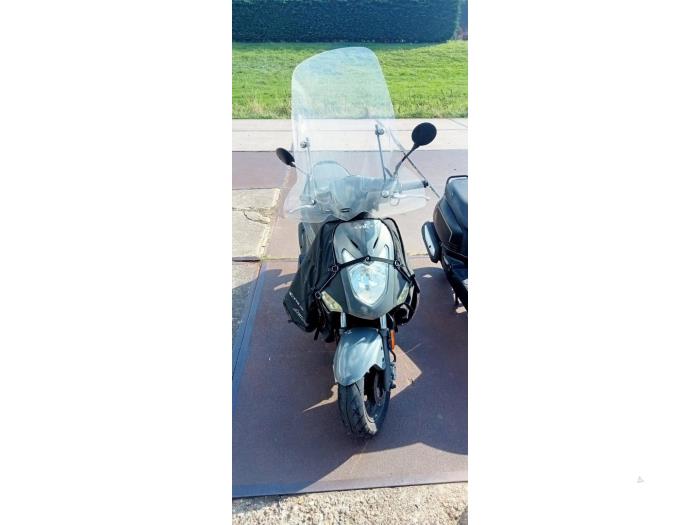 Kymco Agility Motorroller (Schrottauto, 2015, Granit)