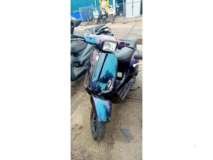 Piaggio Vehículo de desguace (2012, Morado)