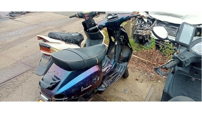 Piaggio Vehículo de desguace (2012, Morado)