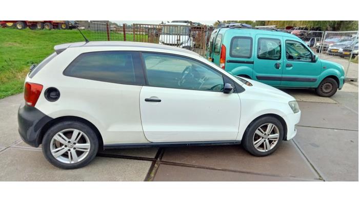 Volkswagen Polo V 1.2 12V Skrotfordon (2012, ZWART / WIT)