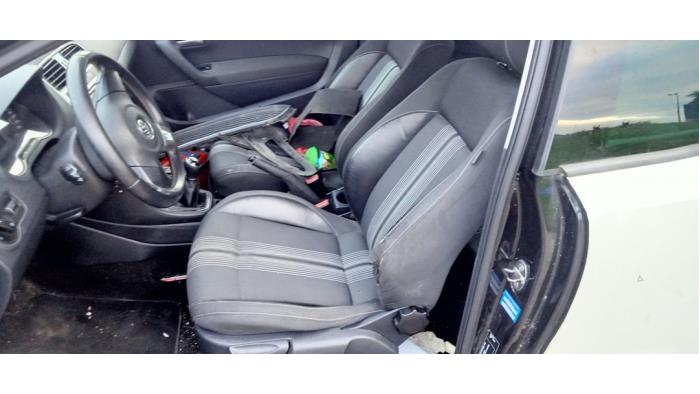 Volkswagen Polo V 1.2 12V Skrotfordon (2012, ZWART / WIT)