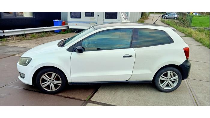 Volkswagen Polo V 1.2 12V Skrotfordon (2012, ZWART / WIT)