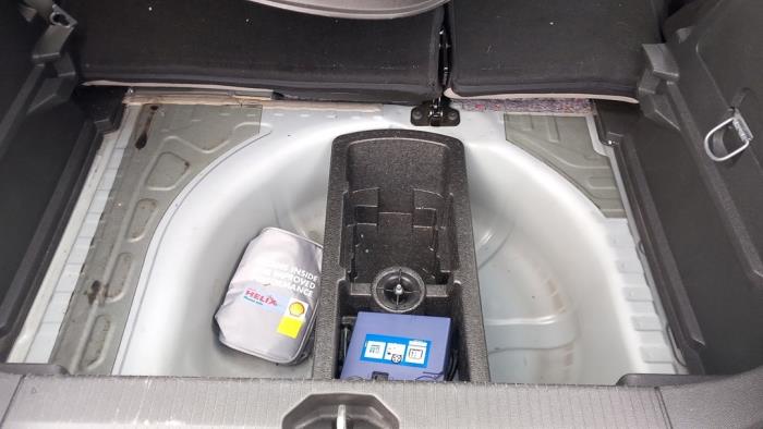 Opel Corsa E 1.4 16V Skrotfordon (2015, BRUIN MUSKAT BRAUN -MUSKAT BRAUN-)
