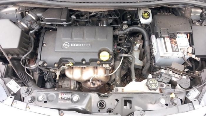 Opel Corsa E 1.4 16V Skrotfordon (2015, BRUIN MUSKAT BRAUN -MUSKAT BRAUN-)