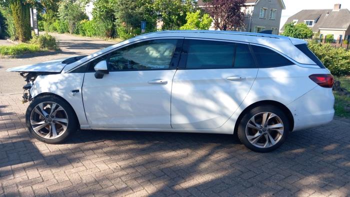 Opel Astra K Sports Tourer 1.4 Turbo 16V Vehículo de desguace (2016, Blanco)