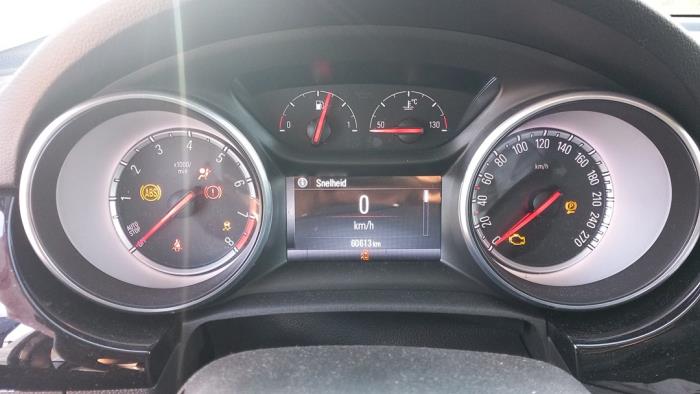 Opel Astra K Sports Tourer 1.4 Turbo 16V Vehículo de desguace (2016, Blanco)