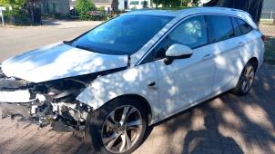 Opel Astra K Sports Tourer 1.4 Turbo 16V Vehículo de desguace (2016, Blanco)