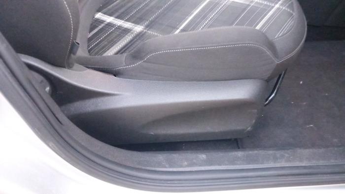 Opel Corsa E 1.3 CDTi 16V ecoFLEX Vehículo de desguace (2015, Gris plateado, Plateado)