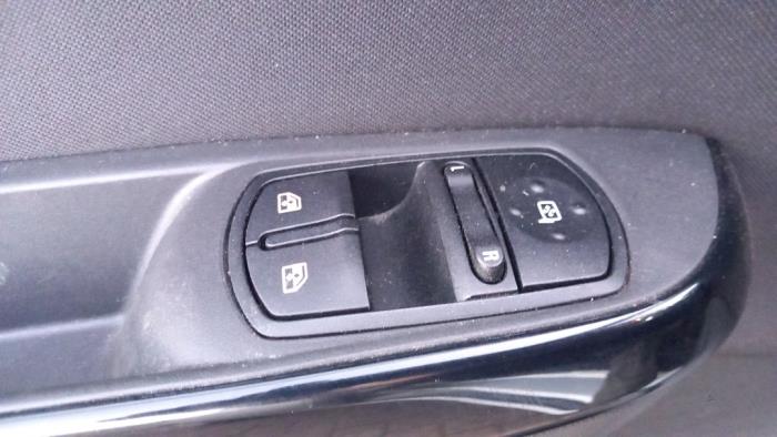 Opel Corsa E 1.3 CDTi 16V ecoFLEX Vehículo de desguace (2015, Gris plateado, Plateado)