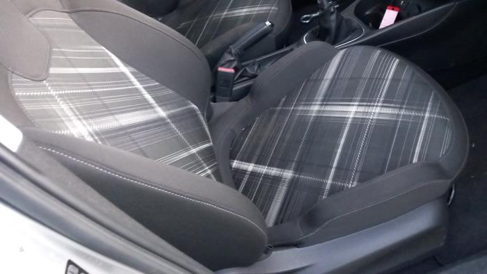 Opel Corsa E 1.3 CDTi 16V ecoFLEX Vehículo de desguace (2015, Gris plateado, Plateado)