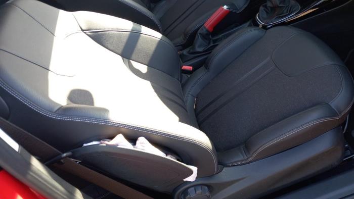 Opel Adam 1.4 16V Bi-Fuel Ecoflex Vehículo de desguace (2015, Rojo)