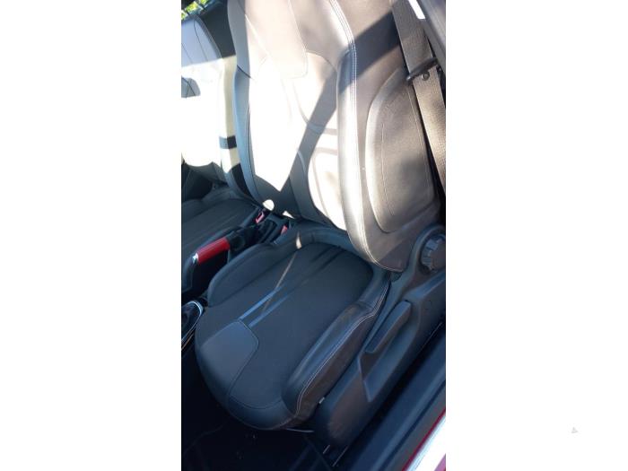 Opel Adam 1.4 16V Bi-Fuel Ecoflex Vehículo de desguace (2015, Rojo)