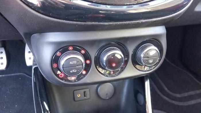 Opel Adam 1.4 16V Bi-Fuel Ecoflex Vehículo de desguace (2015, Rojo)