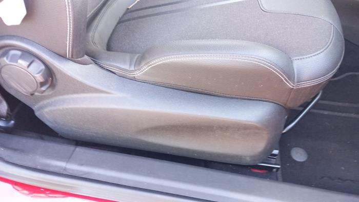 Opel Adam 1.4 16V Bi-Fuel Ecoflex Vehículo de desguace (2015, Rojo)