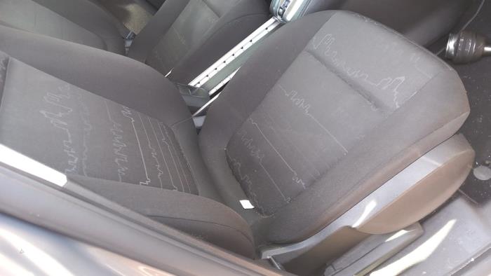 Opel Meriva 1.4 Turbo 16V Ecotec Vehículo de desguace (2012, Gris plateado, Marrón)