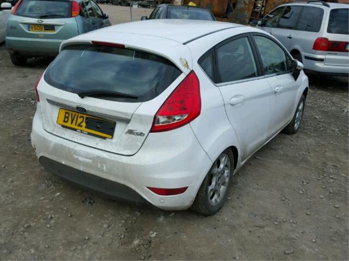Ford Fiesta 6 1.4 TDCi Épave (2012, Rose, Blanc)
