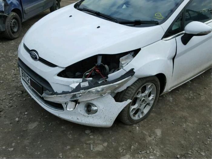 Ford Fiesta 6 1.4 TDCi Épave (2012, Rose, Blanc)