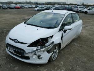 Ford Fiesta 6 1.4 TDCi Épave (2012, Rose, Blanc)