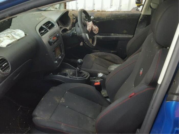 Seat Leon 2.0 TDI 16V FR Épave (2011, Foncé, Bleu)