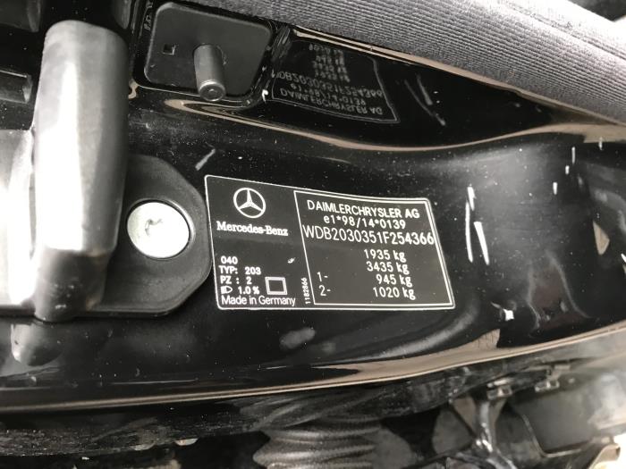 Mercedes C 2.0 C-180 16V Salvage vehicle (2002, Black)