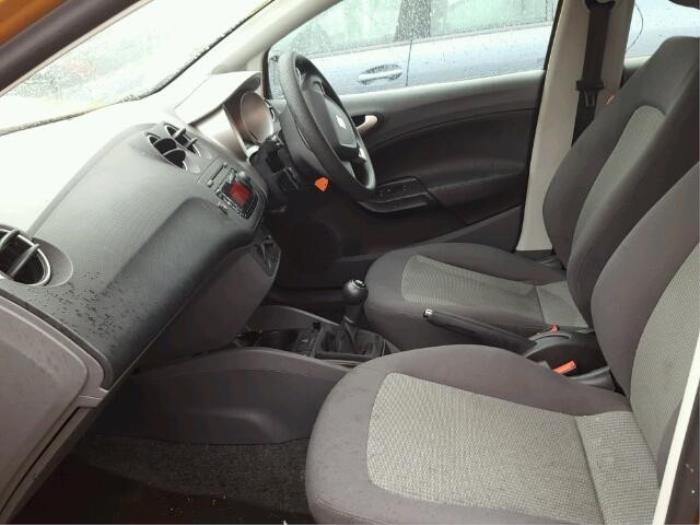 Seat Ibiza ST 1.4 16V Schrottauto (2013, Gelb)