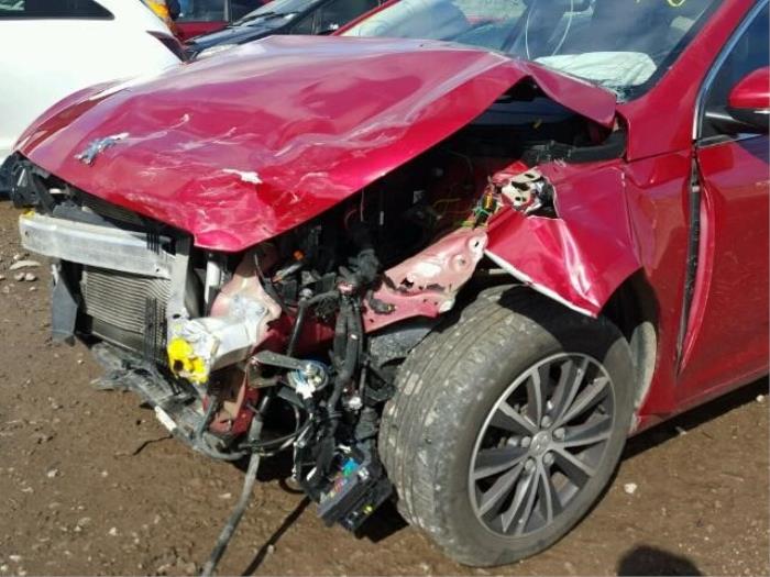 Peugeot 308 SW 1.6 BlueHDi 120 Épave (2015, Rouge)