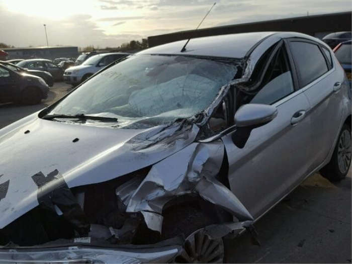 Ford Fiesta 6 1.6 TDCi 16V 95 Épave (2010, Gris foncé, Argenté)