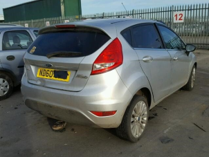 Ford Fiesta 6 1.6 TDCi 16V 95 Épave (2010, Gris foncé, Argenté)