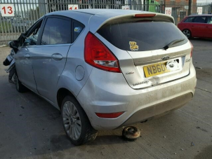 Ford Fiesta 6 1.6 TDCi 16V 95 Épave (2010, Gris foncé, Argenté)