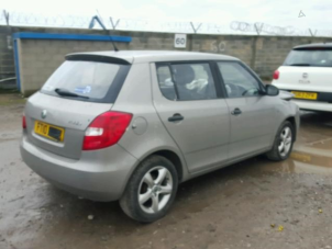 Skoda Fabia II 1.2i Épave (2010, Métallisé, Beige)