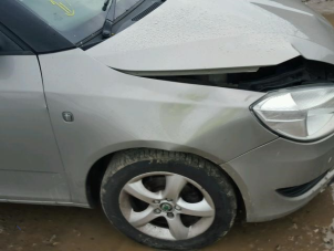 Skoda Fabia II 1.2i Épave (2010, Métallisé, Beige)