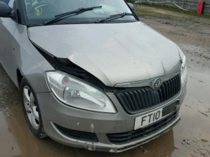Skoda Fabia II 1.2i Épave (2010, Métallisé, Beige)