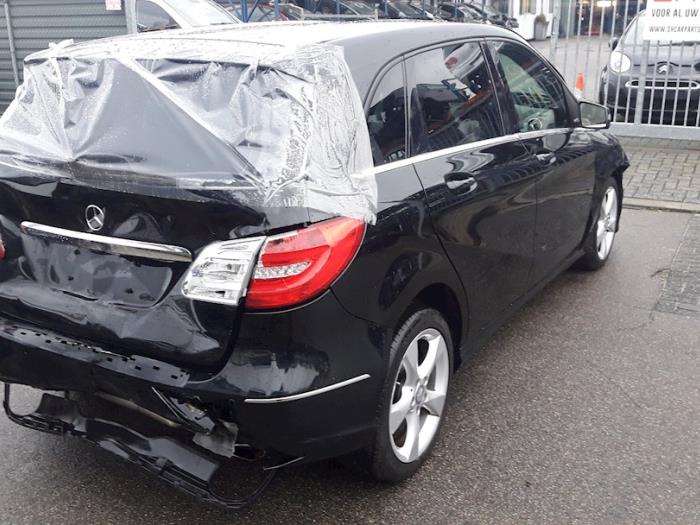 Mercedes B 1.5 B-180 CDI,d 16V Samochód złomowany (2014, Czarny)