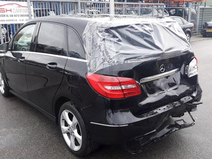 Mercedes B 1.5 B-180 CDI,d 16V Samochód złomowany (2014, Czarny)